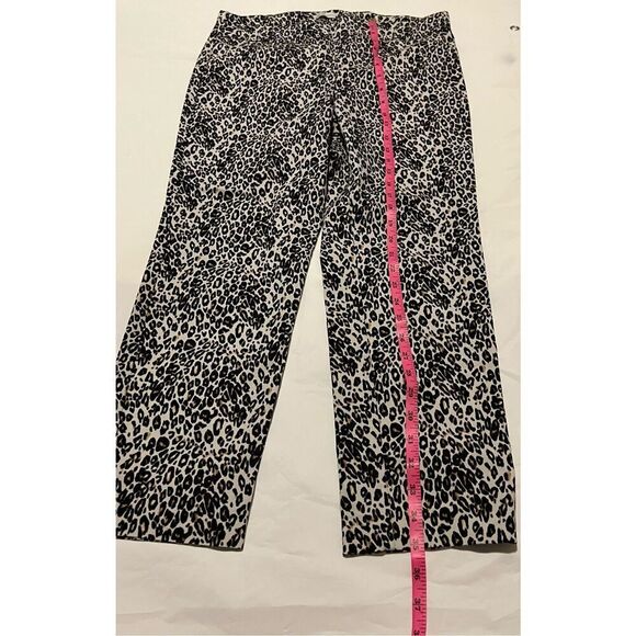 Van Heusen black and tan stretchy leopard print capri pants - Picture 4 of 5